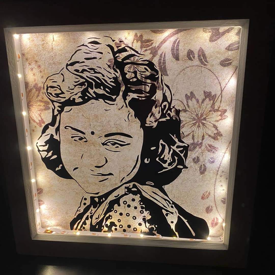 Personalised portrait art light up frame